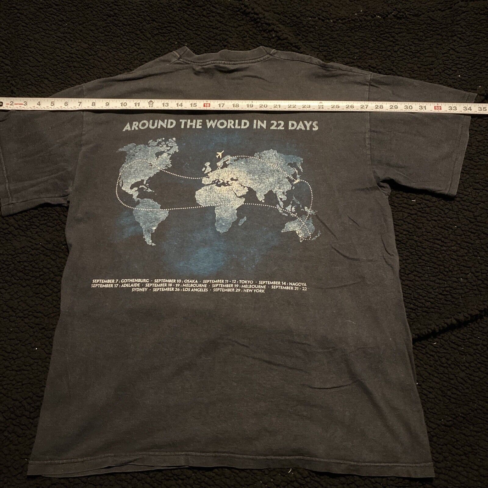 World Tour 2004 - image 2